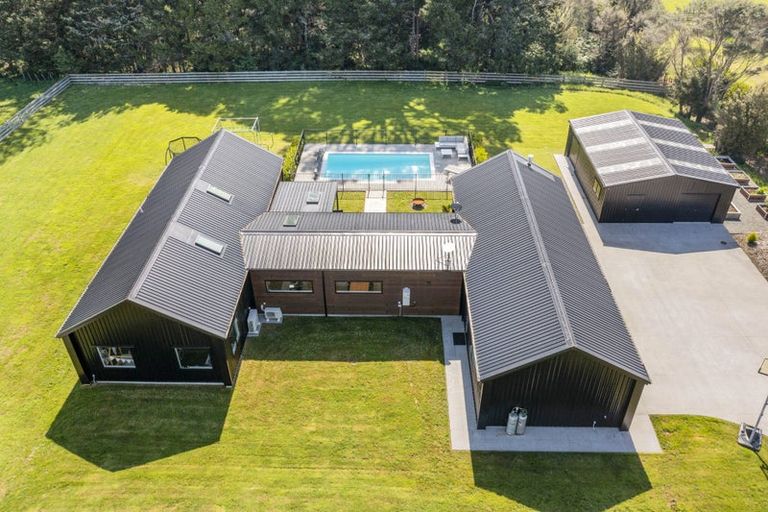 Photo of property in 355 Waitoki Road, Waitoki, Kaukapakapa, 0871