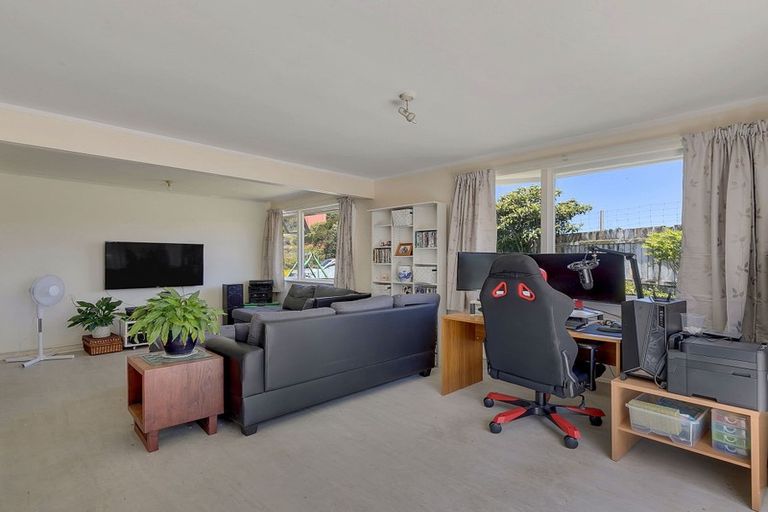 Photo of property in 24 Surprise Place, Cannons Creek, Porirua, 5024