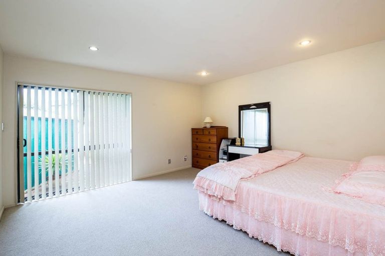 Photo of property in 3 Stroud Place, Henderson, Auckland, 0612