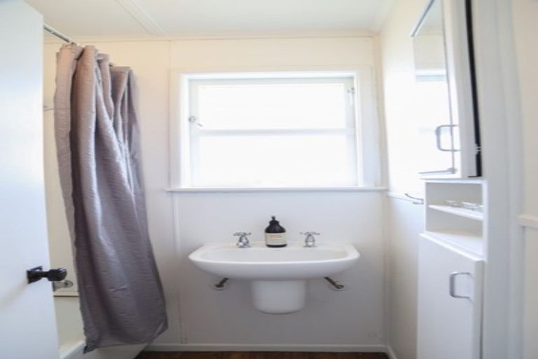 Photo of property in 33 Te Rangitautahanga Road, Turangi, 3334