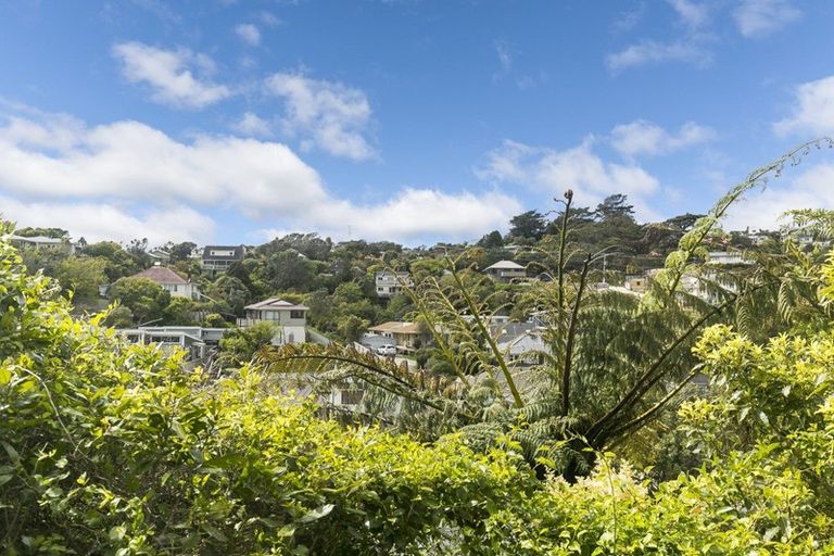 Photo of property in 5 Stella Grove, Newlands, Wellington, 6037