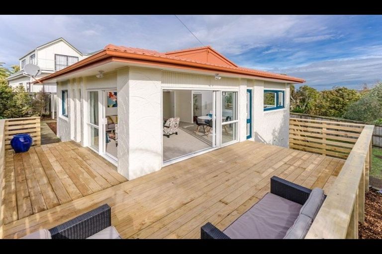 Photo of property in 2/10 Firth Road, Torbay, Auckland, 0630