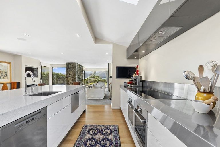 Photo of property in 160 Breaker Bay Road, Breaker Bay, Wellington, 6022