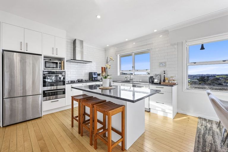 Photo of property in 73 Bradbury Road, Botany Downs, Auckland, 2010