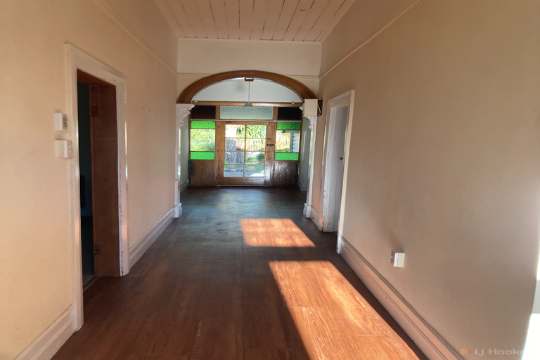 Photo of property in 52 Timaru Road, Waimate, 7924