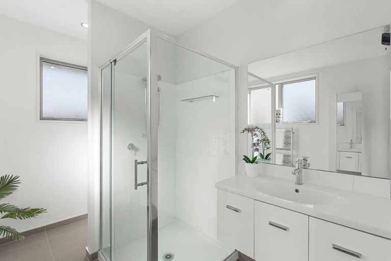 Photo of property in 18 Westpark Drive, Burnside, Christchurch, 8053