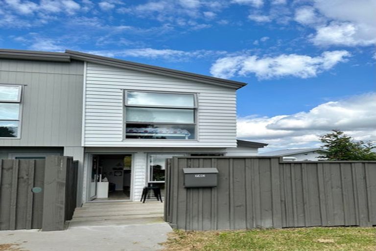 Photo of property in 74c Stanley Road, Glenfield, Auckland, 0629