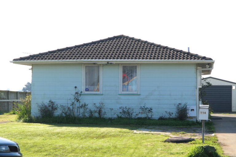 Photo of property in 124 Robertson Road, Mangere East, Auckland, 2024