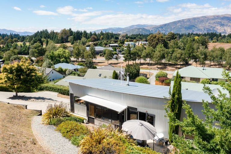 Photo of property in 16 Plantation Road, Wanaka, 9305