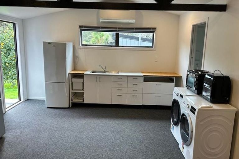 Photo of property in 8 Glendawn Place, Bayview, Auckland, 0629