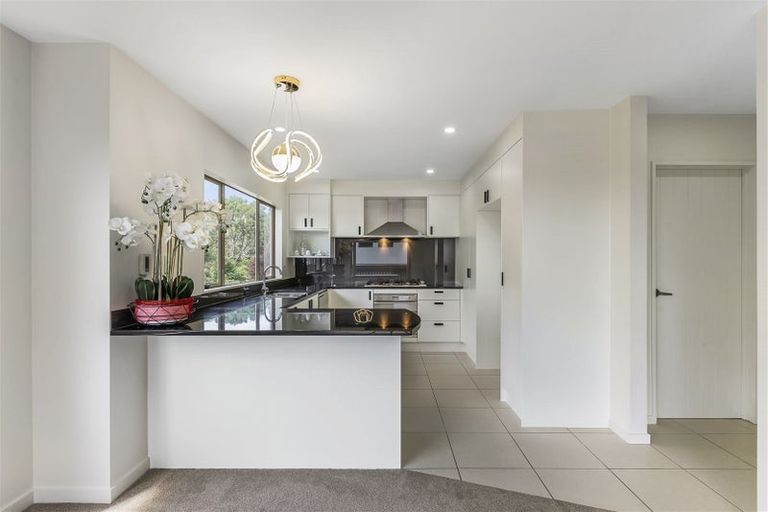 Photo of property in 14 Spoonbill Place, Unsworth Heights, Auckland, 0632