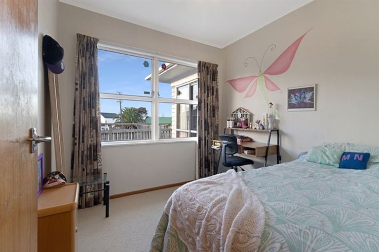 Photo of property in 1 Ranui Avenue, Ranui, Auckland, 0612