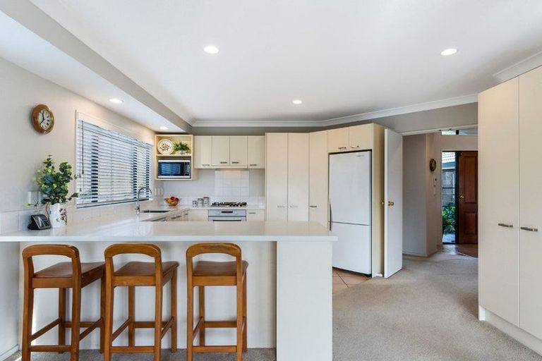Photo of property in 12 Mohill Place, East Tamaki Heights, Auckland, 2016