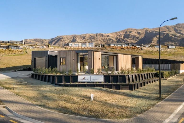 Photo of property in 1 Serpentine Street, Wanaka, 9305
