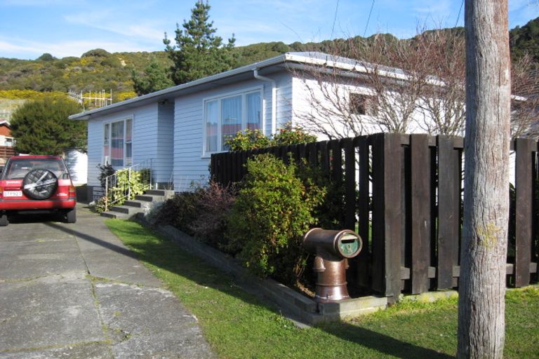 Photo of property in 9 Gardiner Grove, Wainuiomata, Lower Hutt, 5014