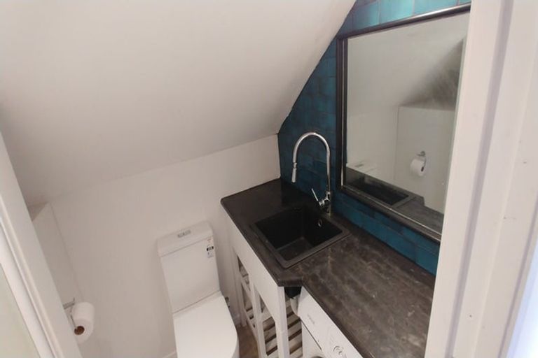 Photo of property in 102 Parkvale Road, Karori, Wellington, 6012