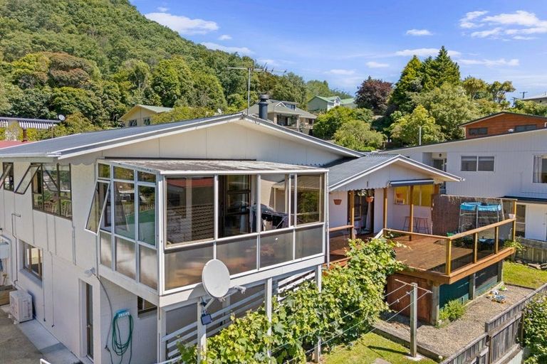 Photo of property in 73 Devon Street, Picton, 7220