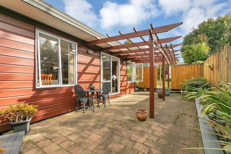 Photo of property in 49 Harmel Road, Glendene, Auckland, 0602