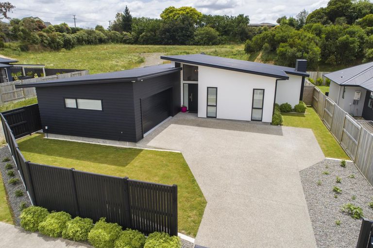 Photo of property in 5 Freedom Drive, Kelvin Grove, Palmerston North, 4414
