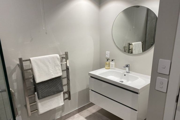 Photo of property in 2/7 Grays Road, Plimmerton, Porirua, 5026