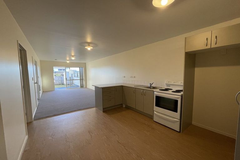 Photo of property in 1/242 Great North Road, Henderson, Auckland, 0612