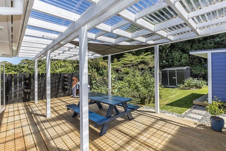 Photo of property in 65 Airlie Road, Plimmerton, Porirua, 5026