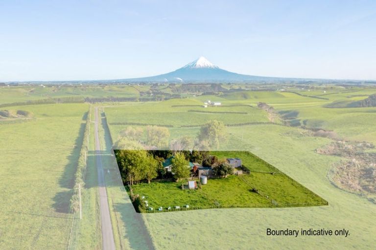 Photo of property in 150 Wirihana Road, Hawera, 4674