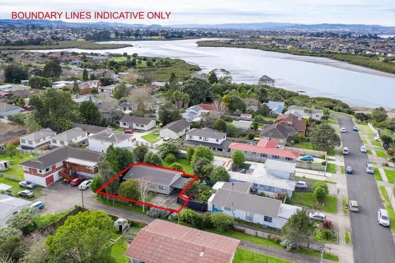 Photo of property in 2/26 Estuary Road, Weymouth, Auckland, 2103