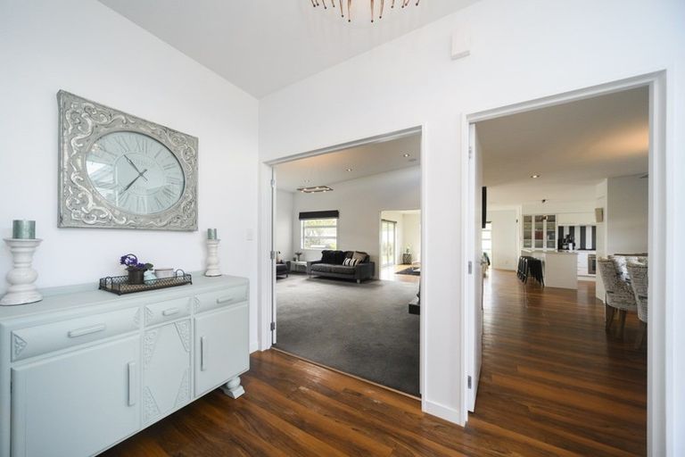 Photo of property in 2 Chestnut Close, Kelvin Grove, Palmerston North, 4414