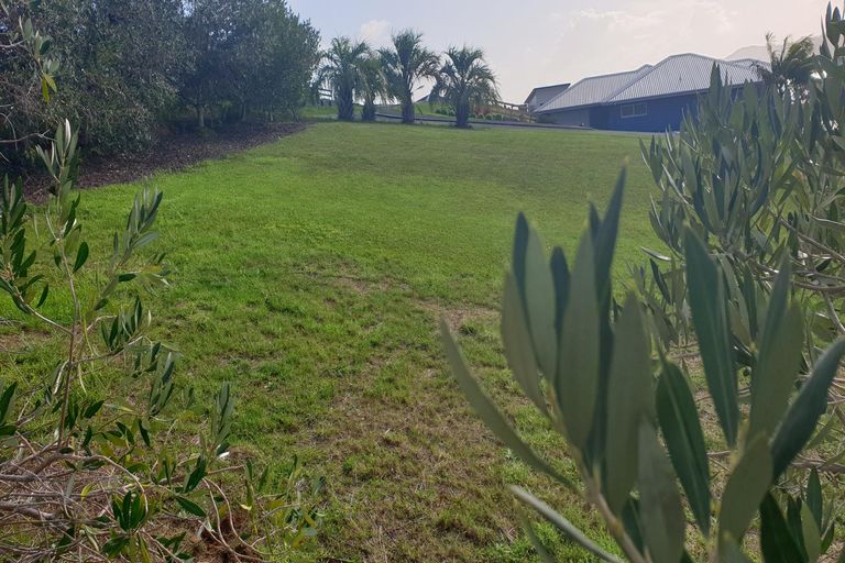 Photo of property in 19 Lori Lane, Coopers Beach, 0420