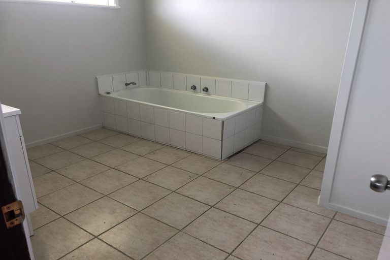 Photo of property in 108 Te Atatu Road, Te Atatu South, Auckland, 0610