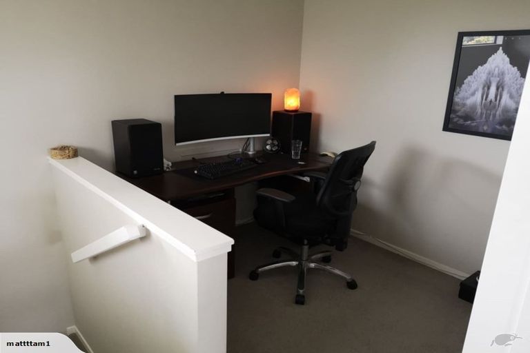 Photo of property in 24 Goldfinch Rise, Unsworth Heights, Auckland, 0632