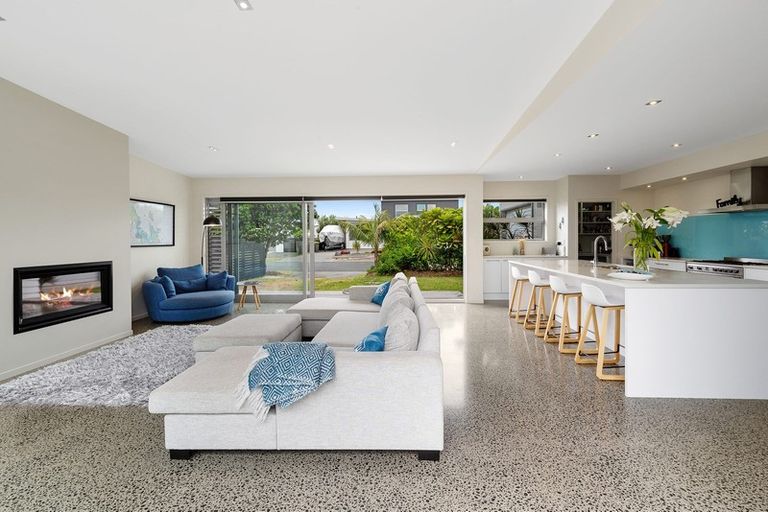 Photo of property in 8 Te Mauri Place, Omaha, 0986