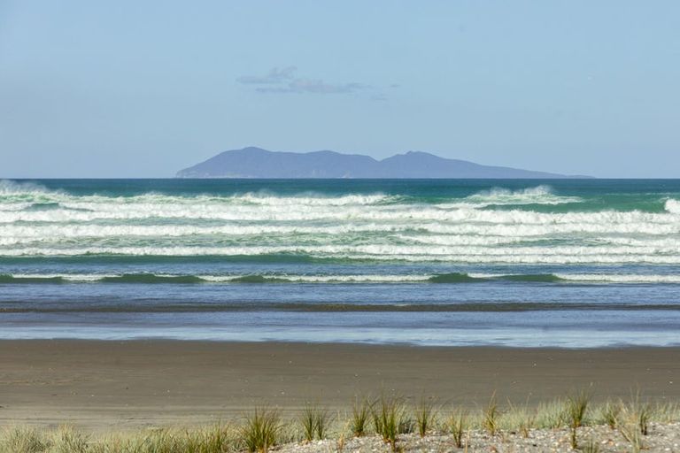 Photo of property in 10b Beach Road, Waihi Beach, 3611