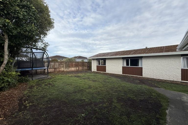 Photo of property in 6 Royal Park Drive, Parklands, Christchurch, 8083