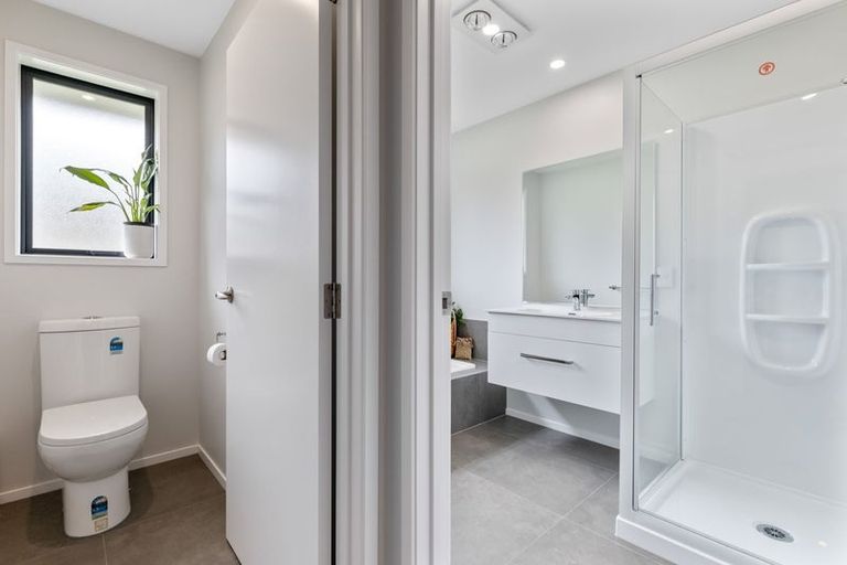 Photo of property in 52 Fernbrook Drive, Hurworth, New Plymouth, 4310