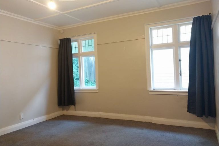 Photo of property in 2 Norna Crescent, Kelburn, Wellington, 6012