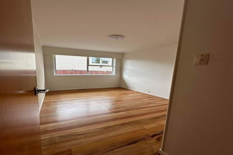 Photo of property in 36 Normanton Street, Glenfield, Auckland, 0629