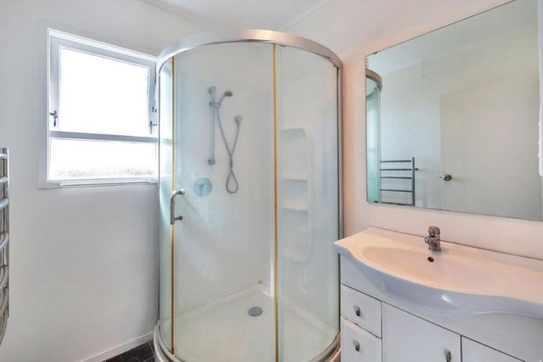 Photo of property in 1/49 Fairclough Road, Beach Haven, Auckland, 0626