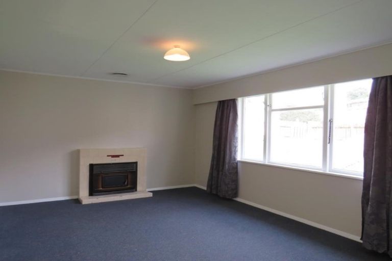 Photo of property in 27 York Place, Cannons Creek, Porirua, 5024