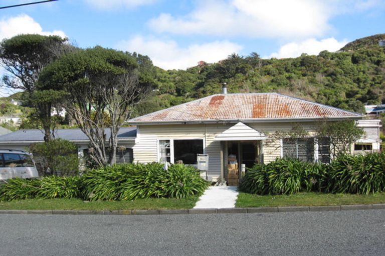 Photo of property in 91 Parkvale Road, Karori, Wellington, 6012
