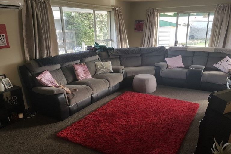 Photo of property in 6 Queenspark Drive, Parklands, Christchurch, 8083