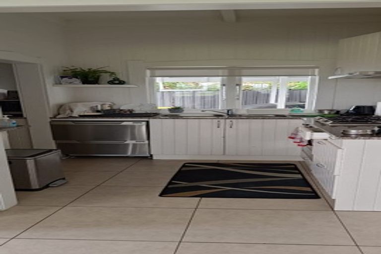 Photo of property in 105 Archibald Road, Kelston, Auckland, 0602