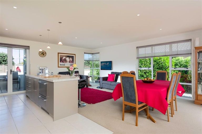 Photo of property in 51 Gibson Place, Papamoa Beach, Papamoa, 3118