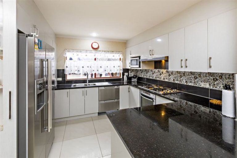 Photo of property in 73 Rathmar Drive, Manurewa, Auckland, 2105