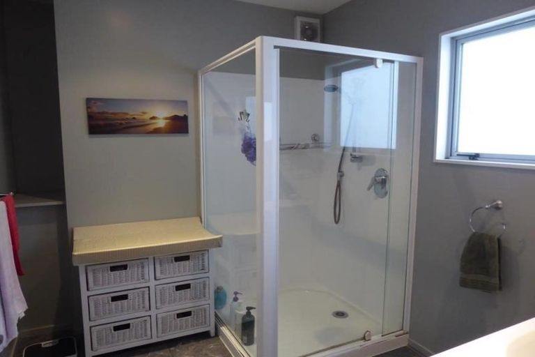 Photo of property in 96a Mana Esplanade, Paremata, Porirua, 5026