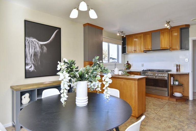 Photo of property in 5 Hannah Place, Redwood, Christchurch, 8051