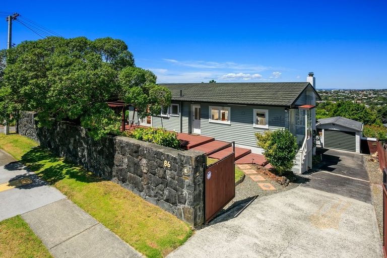 Photo of property in 86 Carlisle Road, Browns Bay, Auckland, 0632