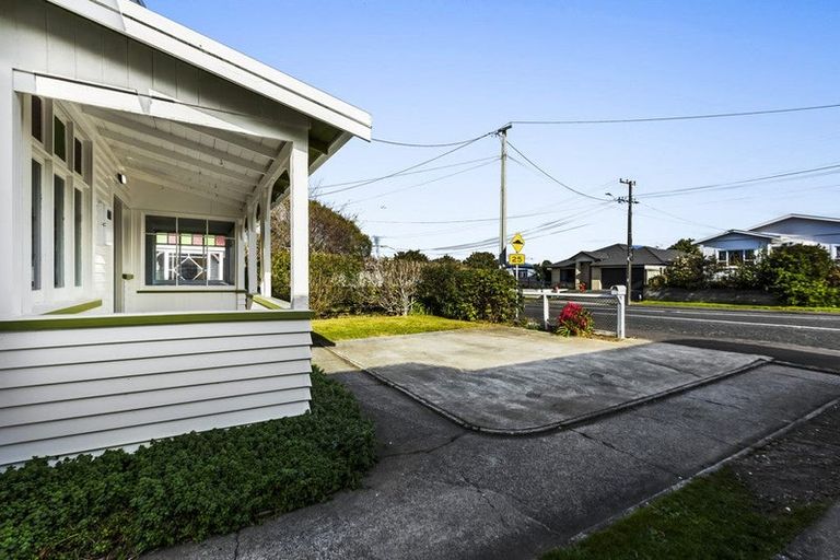Photo of property in 25 Paynters Avenue, Strandon, New Plymouth, 4312