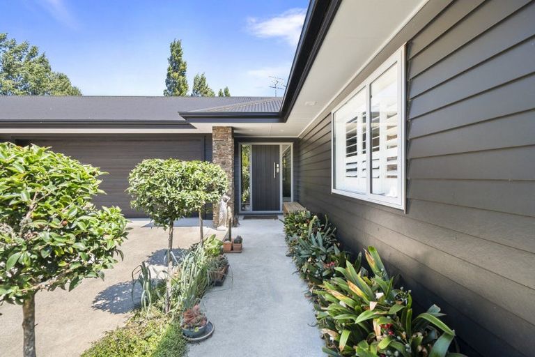 Photo of property in 38 Kingsdale Park Drive, Aokautere, Palmerston North, 4471